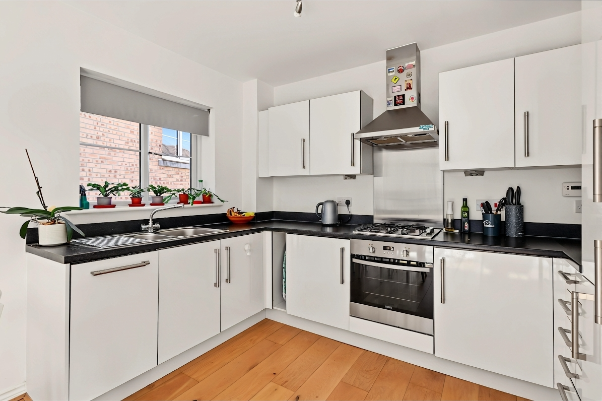 Flat Lewis Mews in Greater London