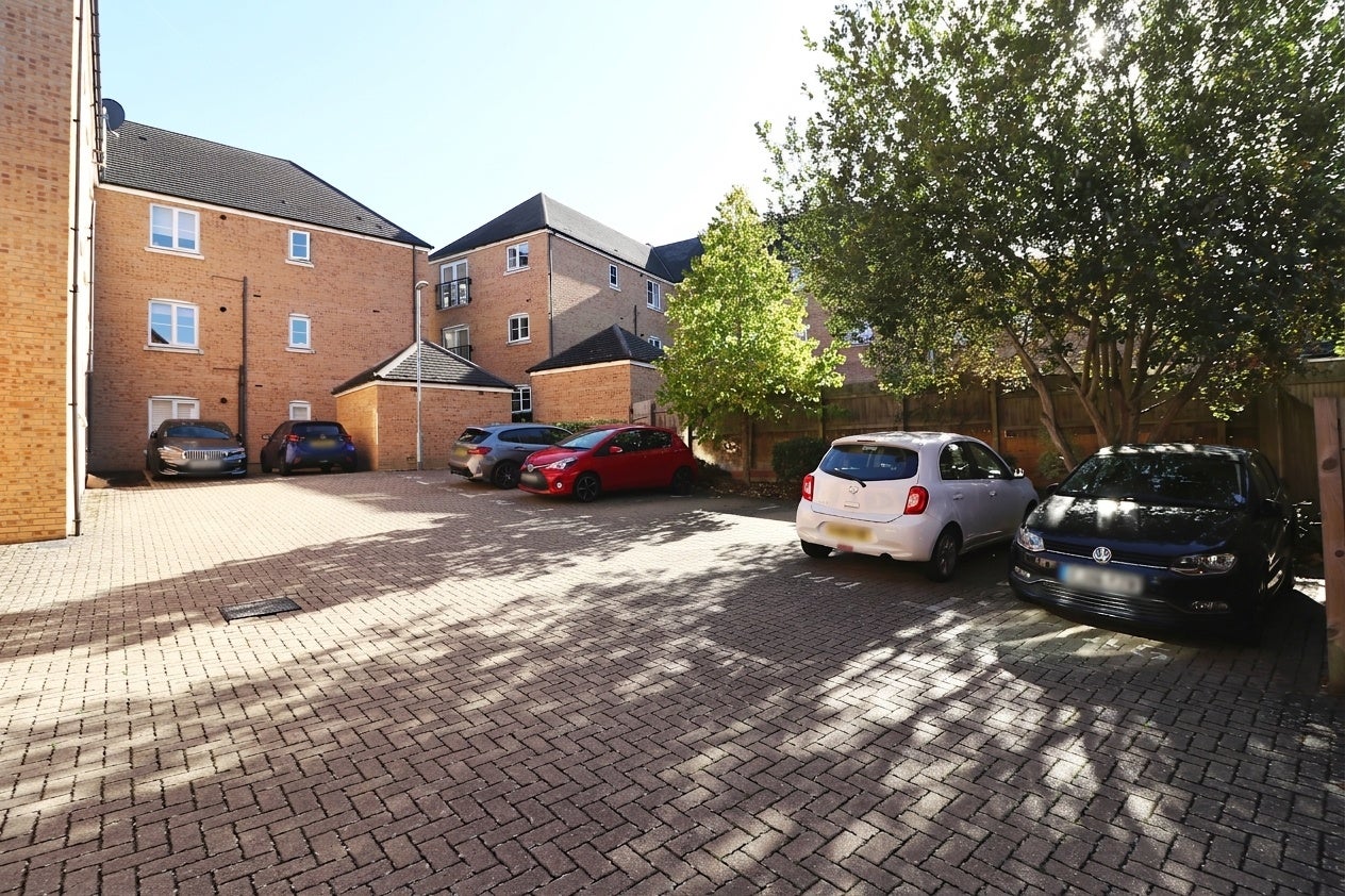 Flat Lewis Mews in Greater London
