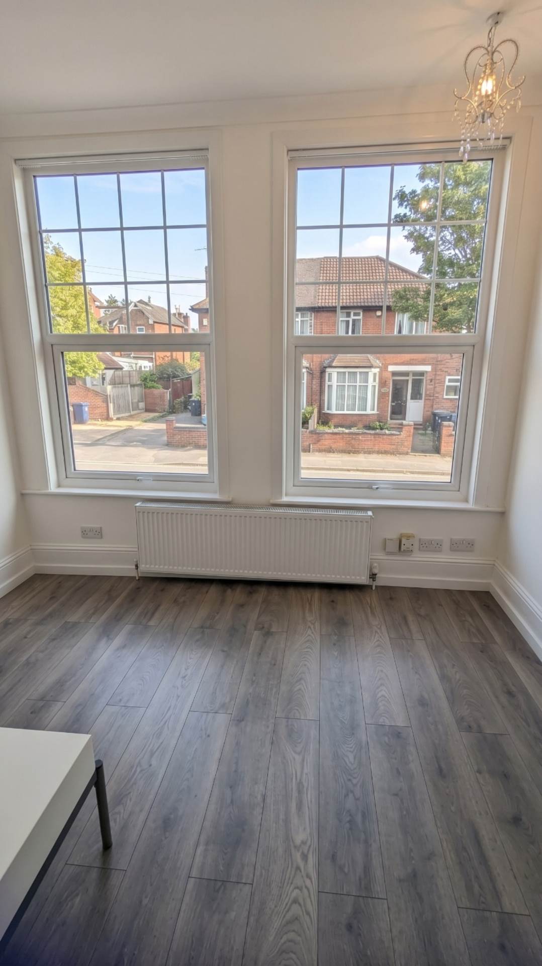 Flat Emanuel Avenue in Greater London
