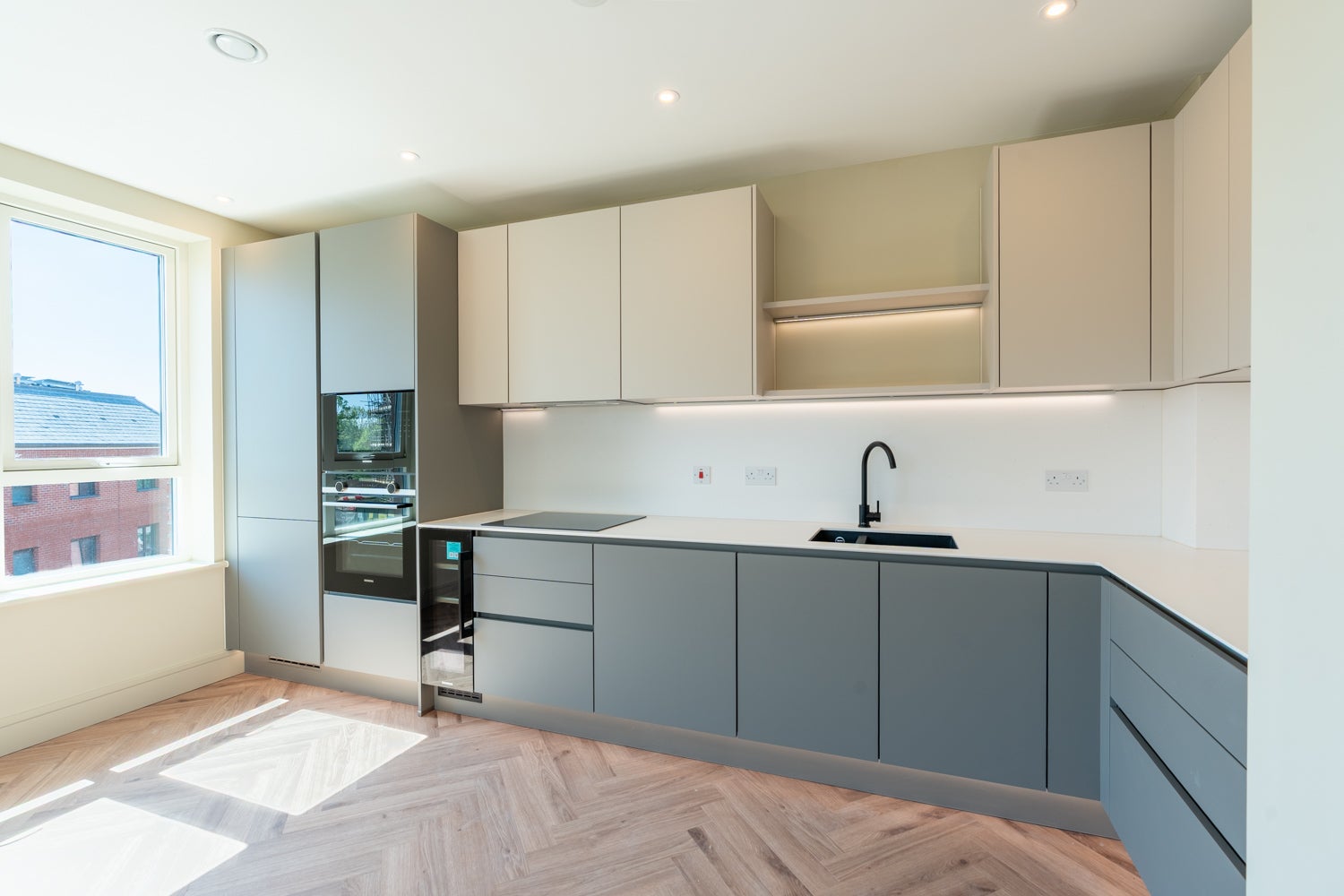 Flat Lapidge Drive in Greater London