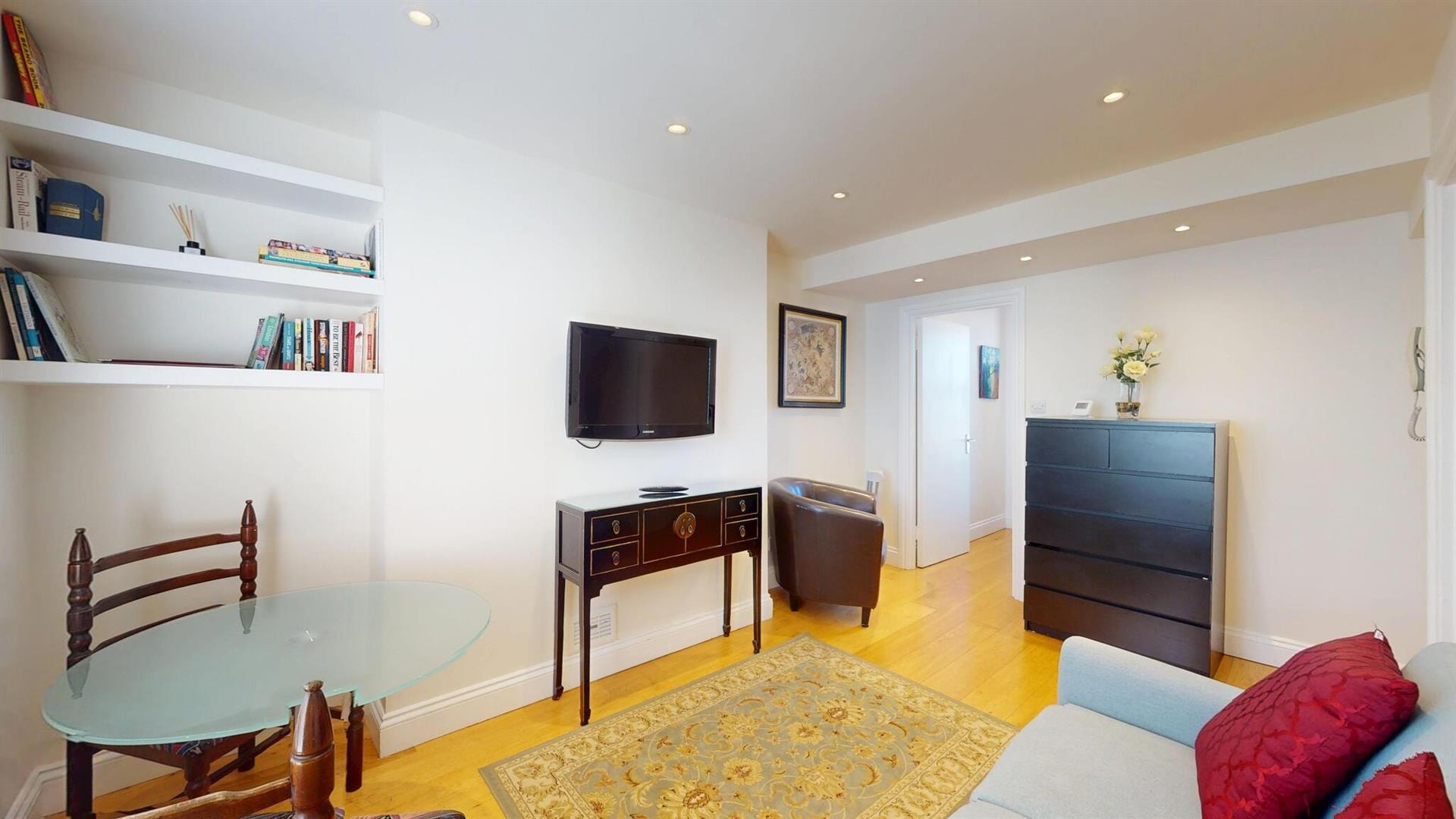 Flat Seagrave Road in Greater London