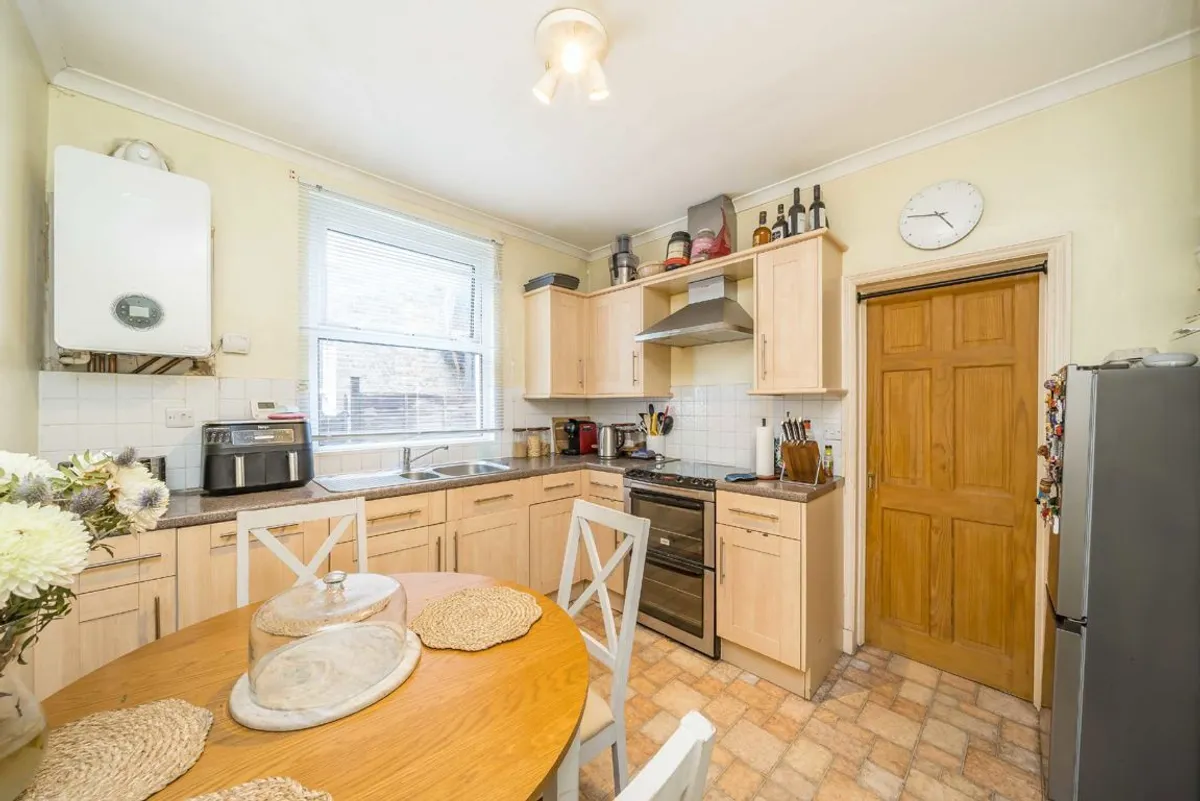 Flat Penwith Road in Greater London