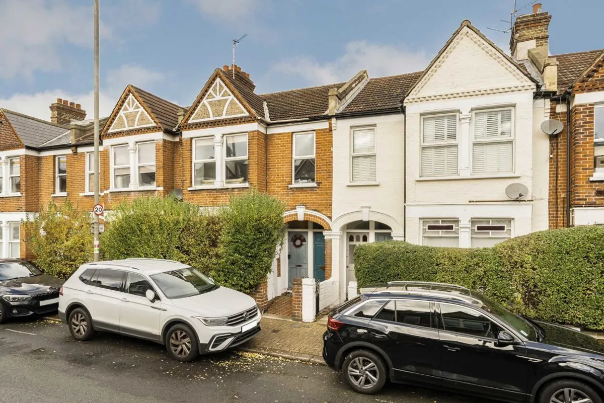 Flat Penwith Road in Greater London