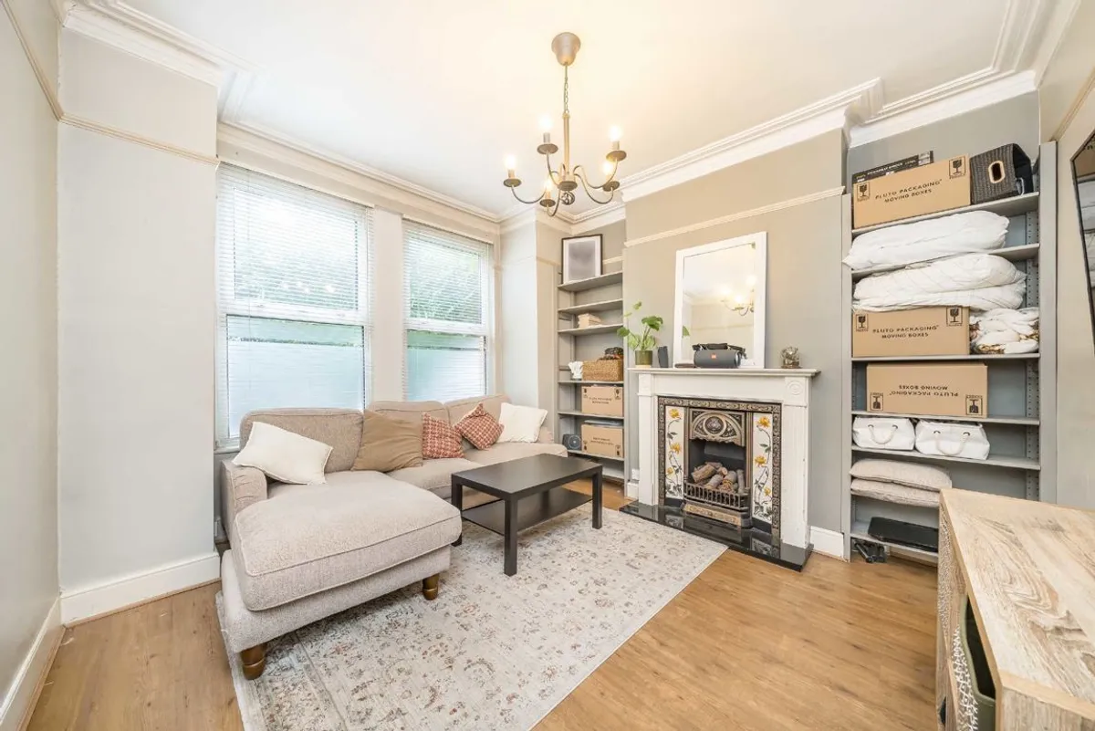 Flat Penwith Road in Greater London