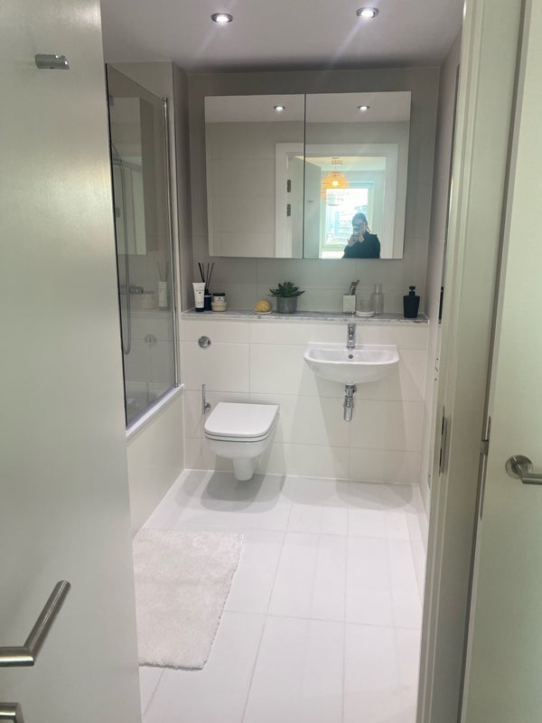 Flat Dearmans Place in Salford