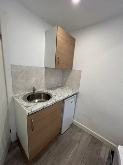 Room Sunningdale Road in Greater London