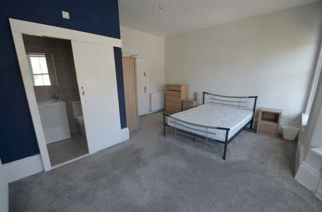 Room Heaton Park Road in Newcastle upon Tyne