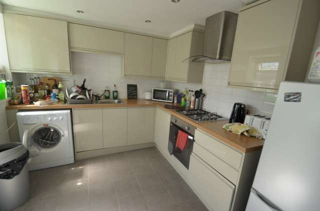 Room Heaton Park Road in Newcastle upon Tyne