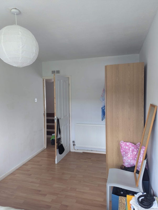 Room Suffolk Road in Greater London