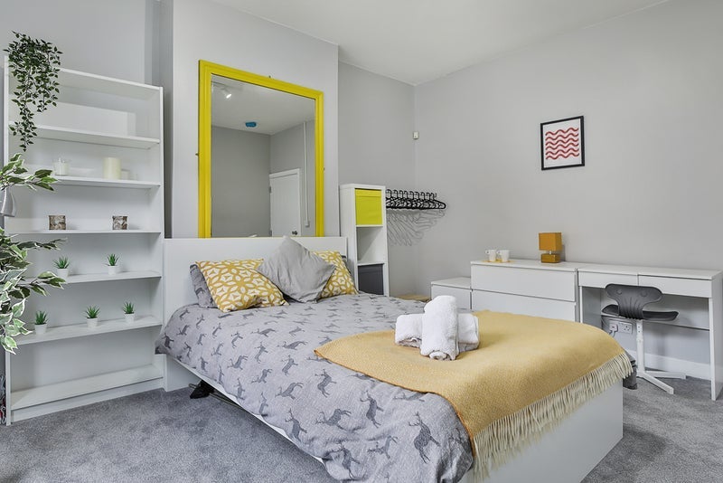 Room Spooner Road in Sheffield