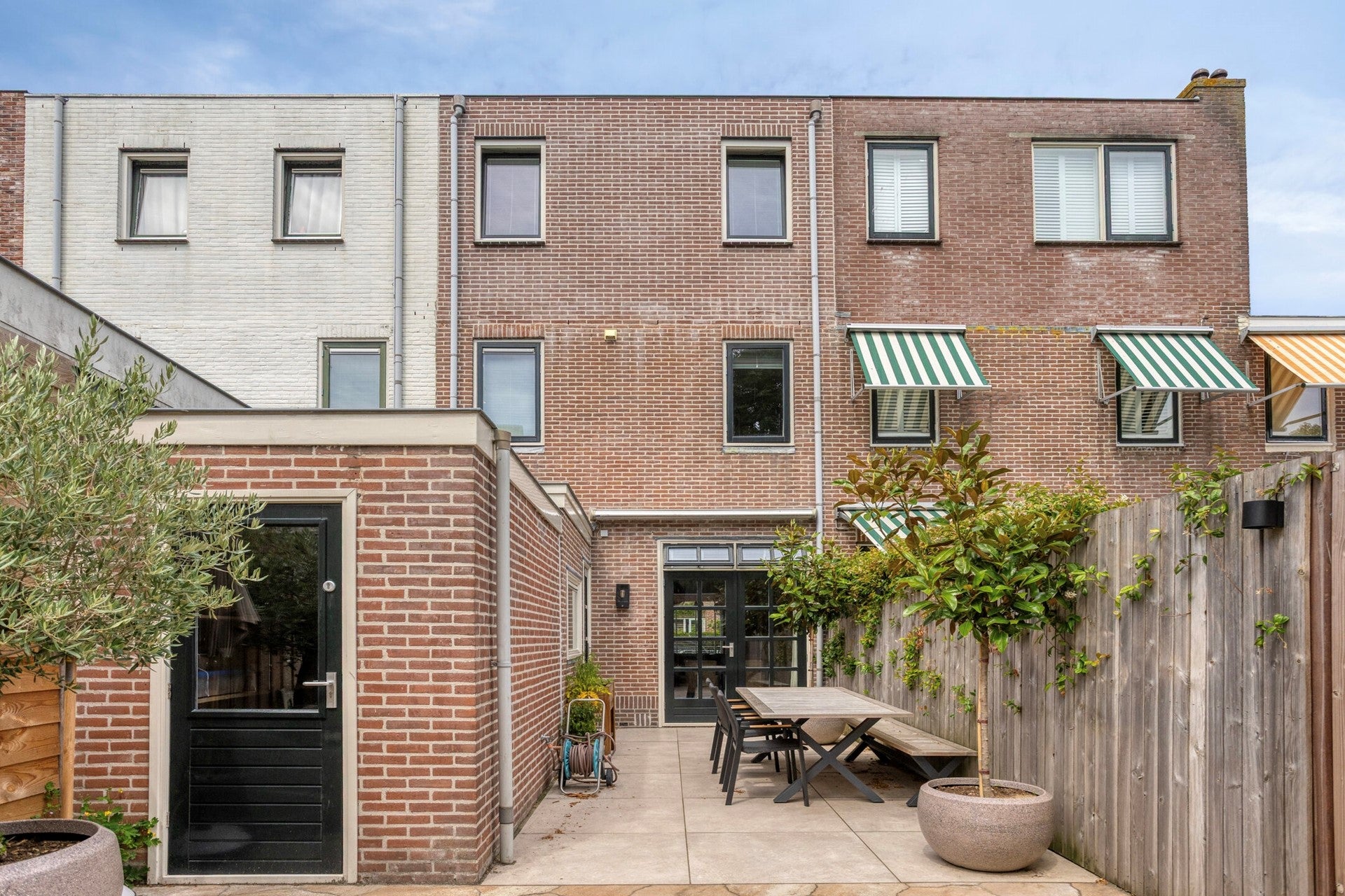Tussenwoning te koop: Duinzichtstraat 24, Oegstgeest