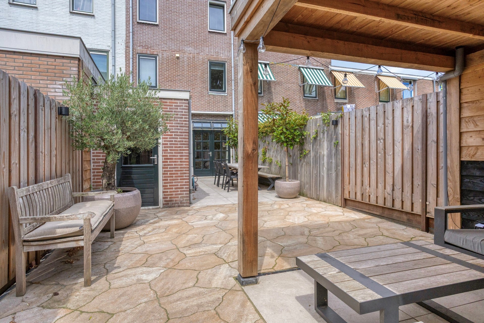 Tussenwoning te koop: Duinzichtstraat 24, Oegstgeest