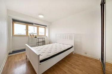 Flat Dagnall Street in Greater London