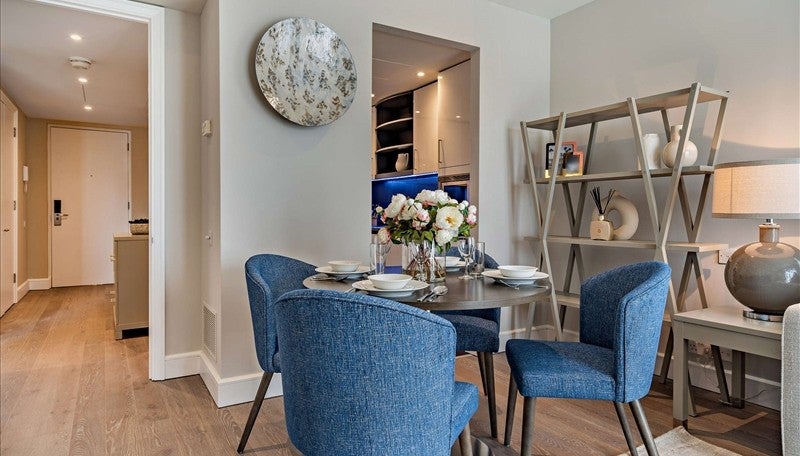 Flat Westferry Circus in Greater London