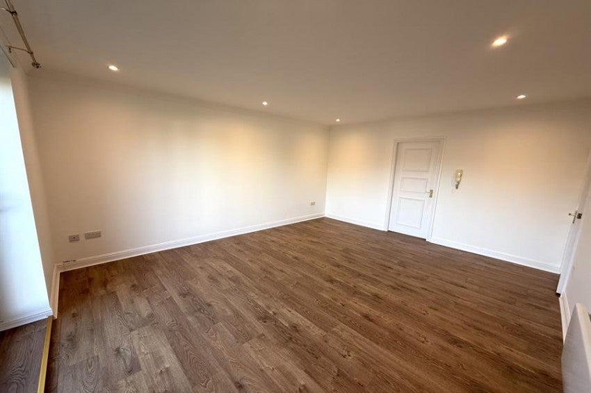 Flat Northenden Road in Trafford