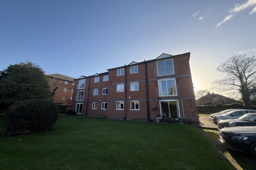 Flat Northenden Road in Trafford