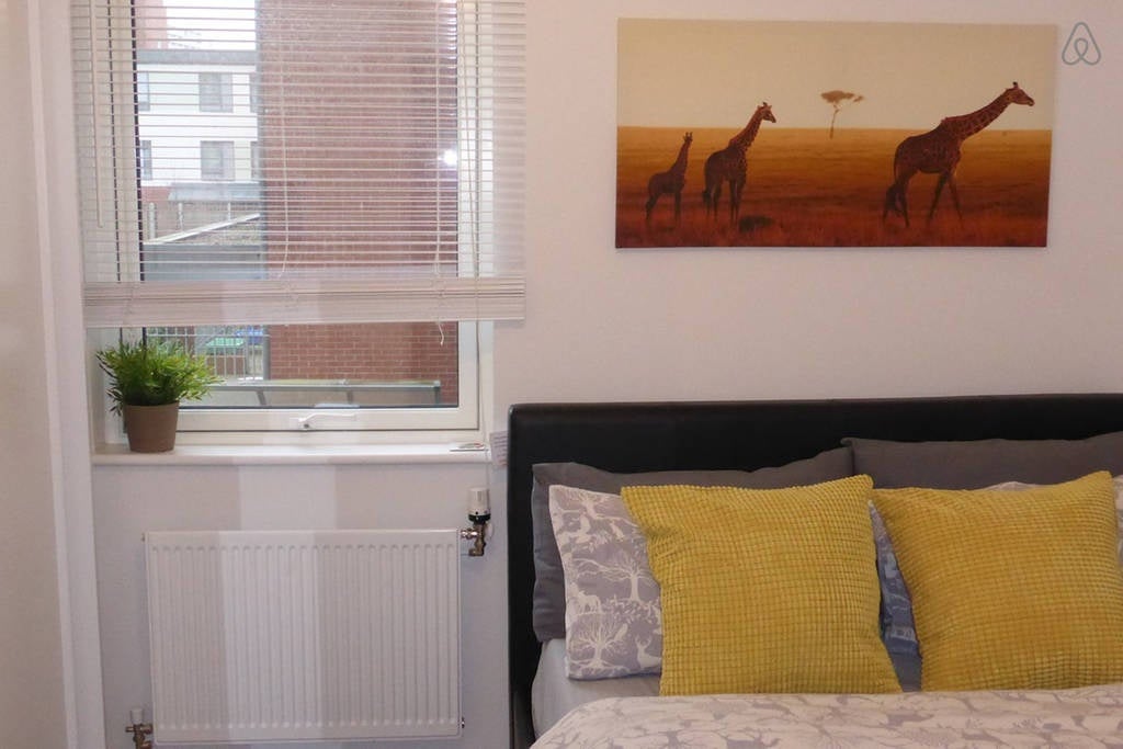 Flat Baythorne Street in Greater London