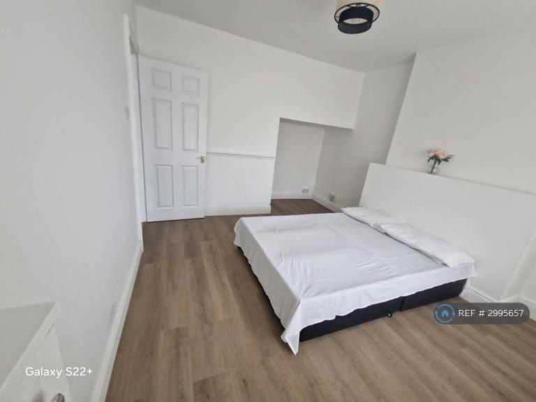 House Brickfield Lane in Greater London