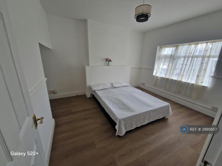 House Brickfield Lane in Greater London