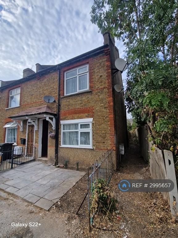 House Brickfield Lane in Greater London