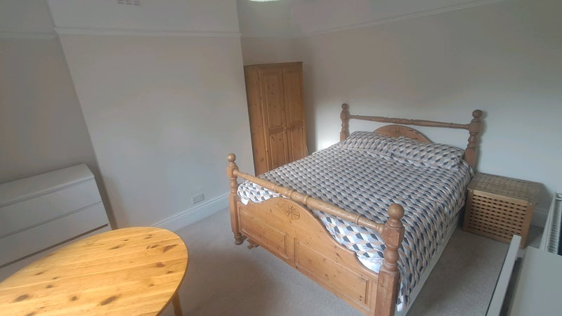 Room Poplar Avenue in Birmingham