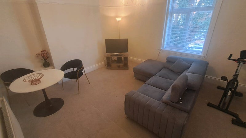 Room Poplar Avenue in Birmingham