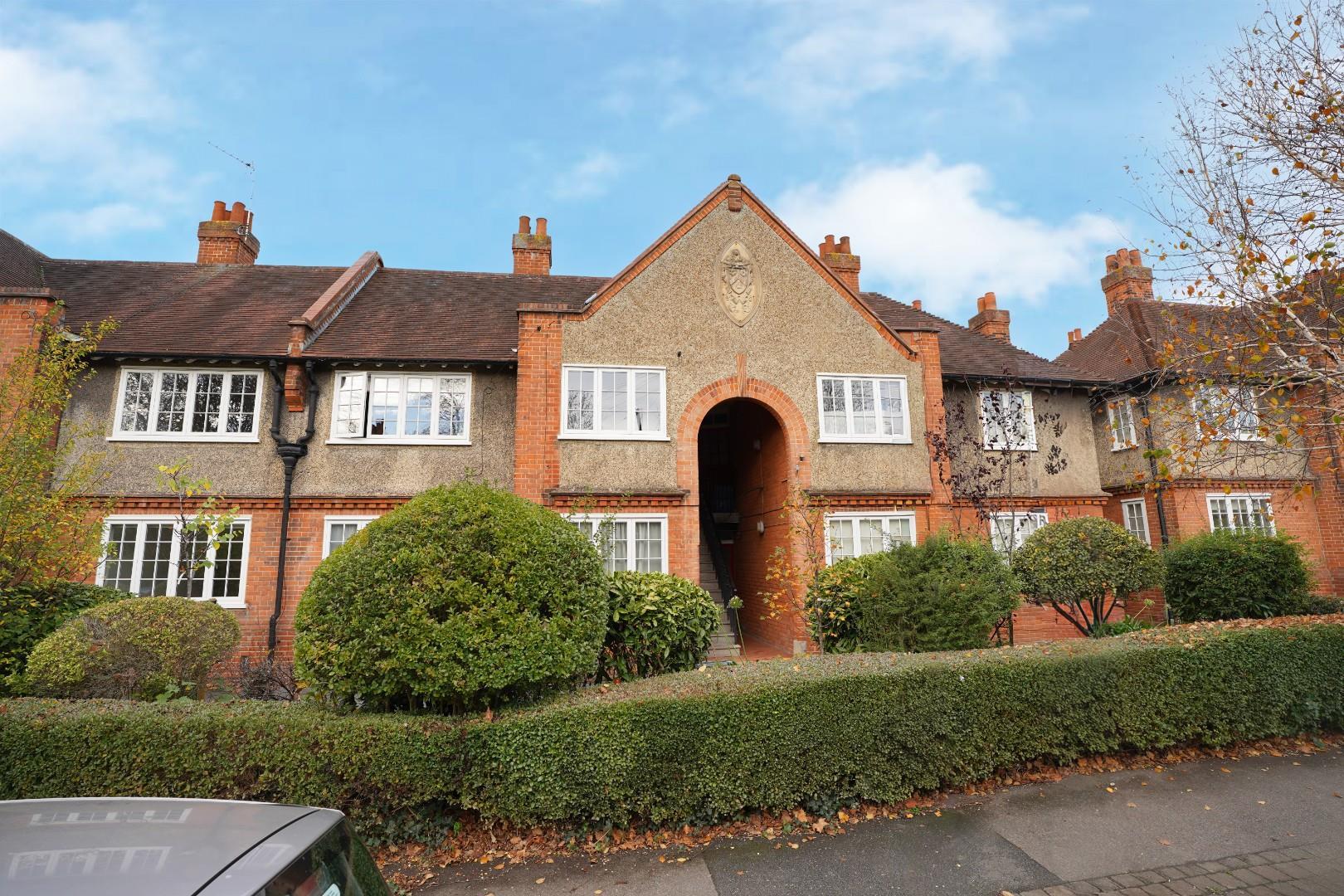 Flat Dekker Road in Greater London