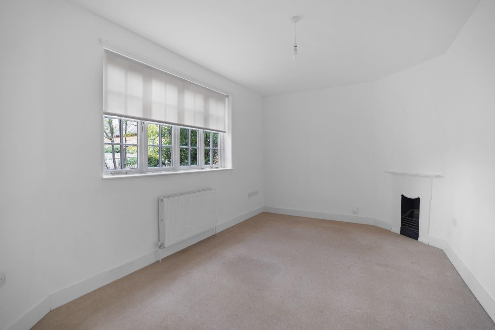 Flat Dekker Road in Greater London