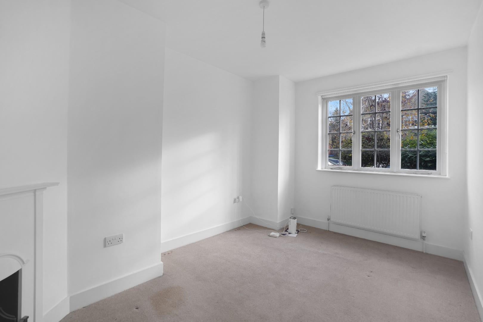 Flat Dekker Road in Greater London