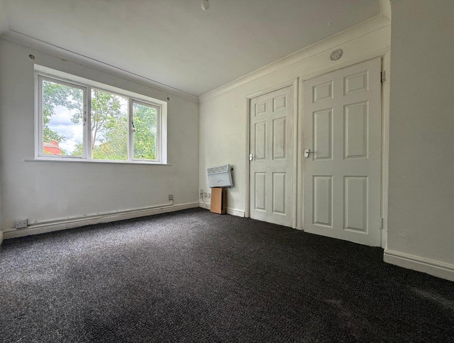 Flat Harlinger Street in Greater London