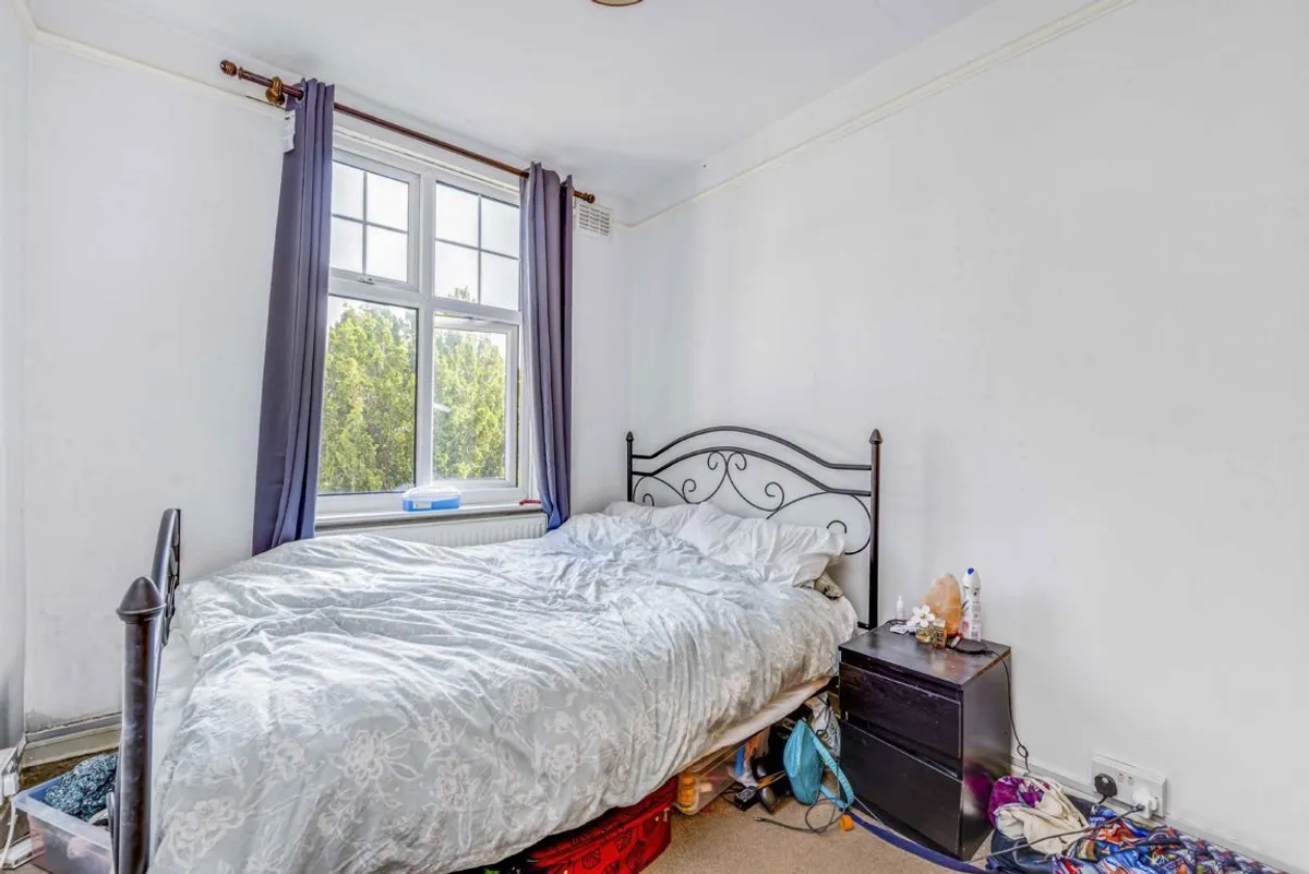 Flat Thorncliffe Road in Greater London