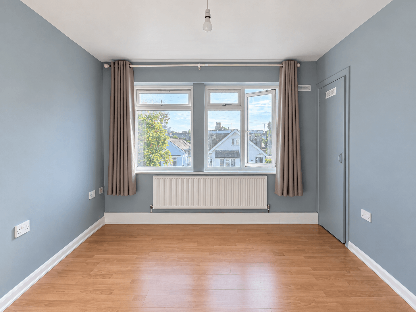 Flat Charterhouse Avenue in Greater London