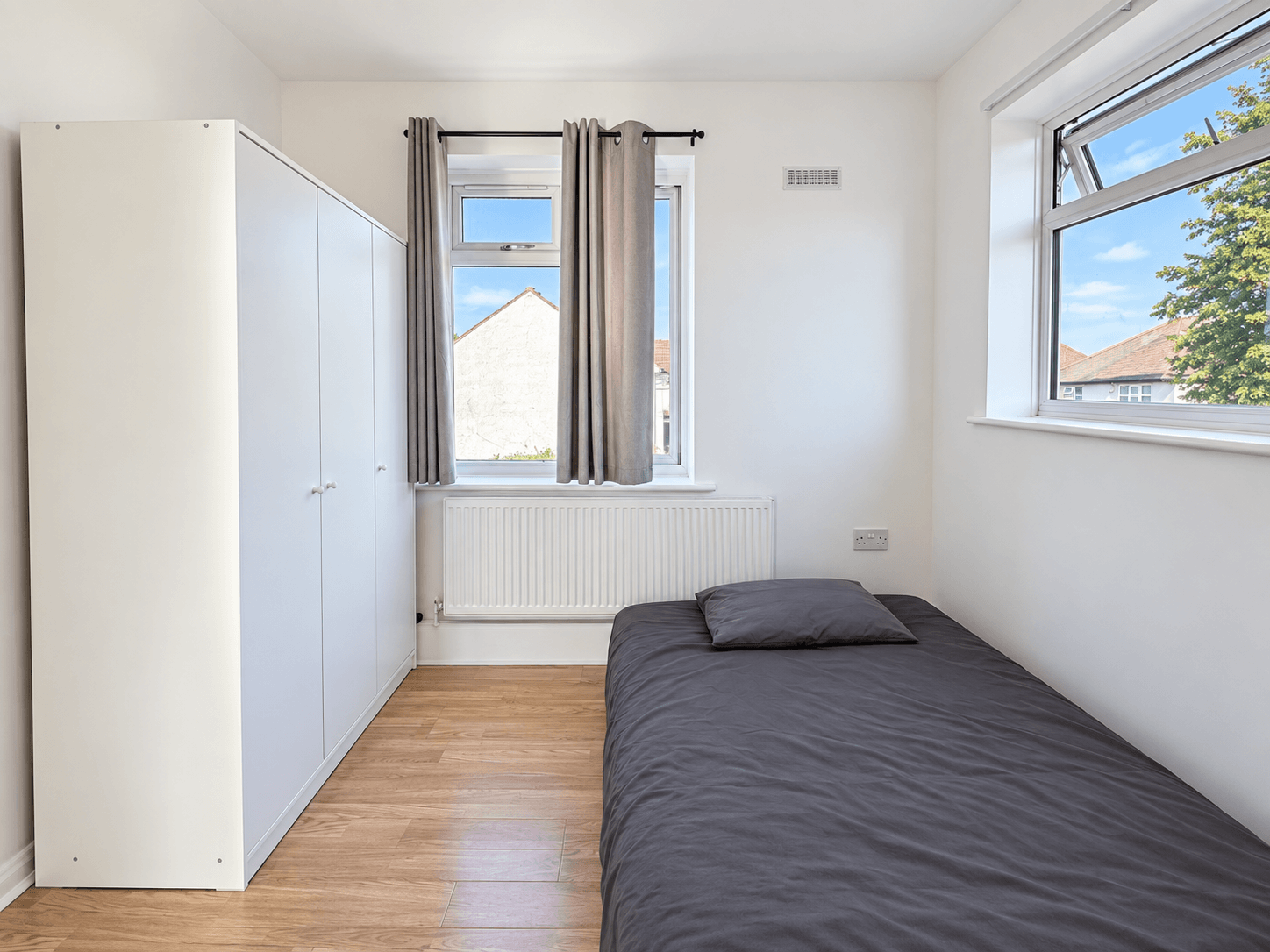 Flat Charterhouse Avenue in Greater London