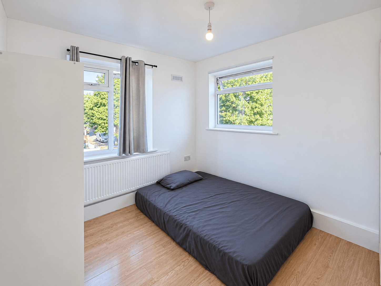 Flat Charterhouse Avenue in Greater London
