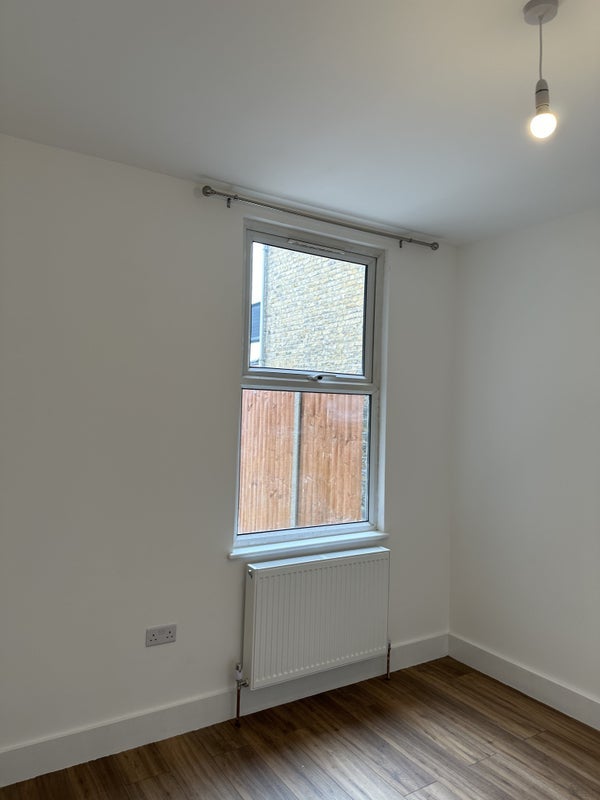 Flat Lyttelton Road in Greater London