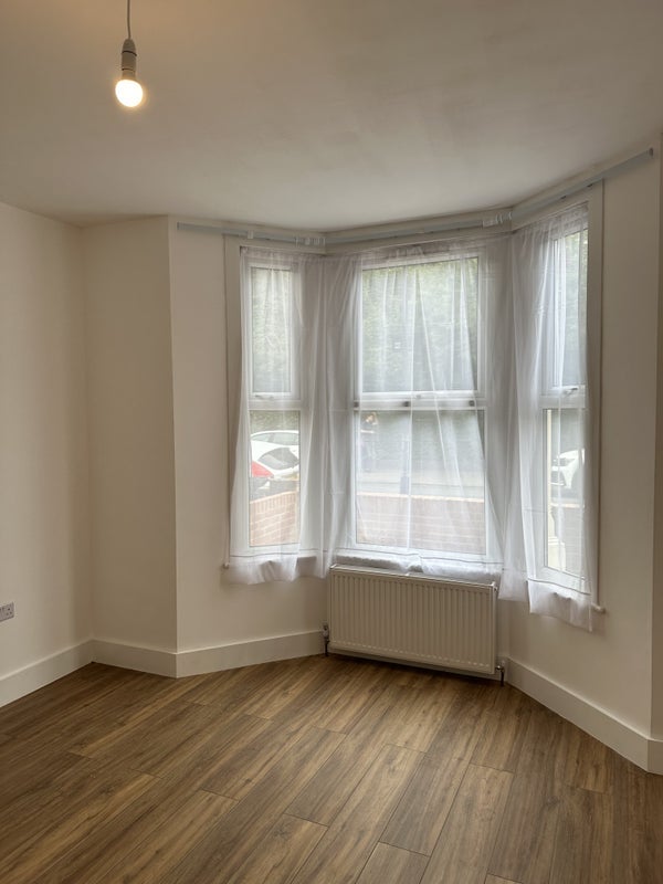 Flat Lyttelton Road in Greater London
