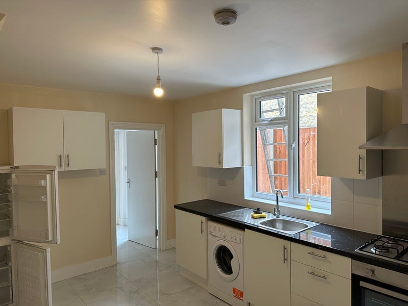 Flat Lyttelton Road in Greater London