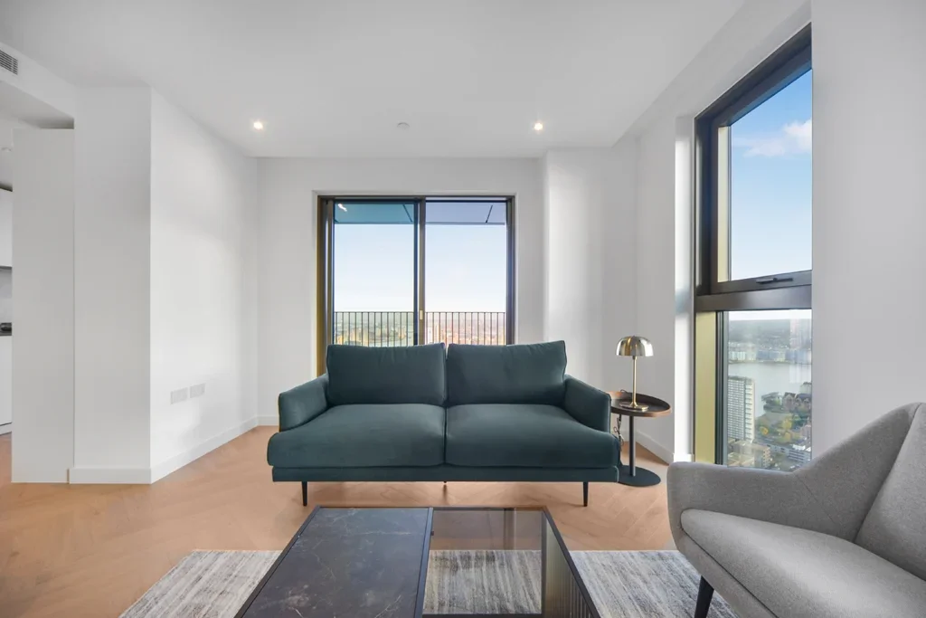Flat Cold Harbour in Greater London