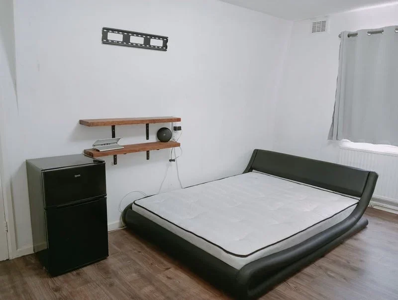 Room Hertford Road in Greater London