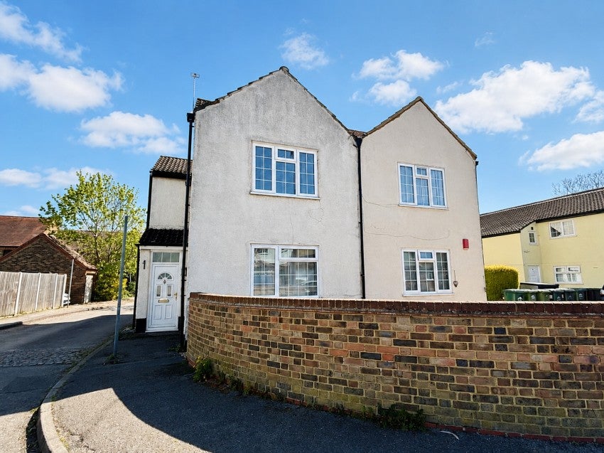 Flat Napier Road in Borough of Spelthorne
