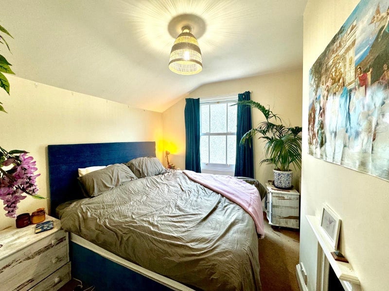 Room Dongola Road in Bristol