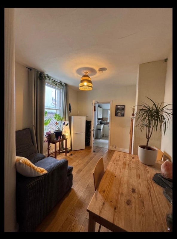 Room Dongola Road in Bristol