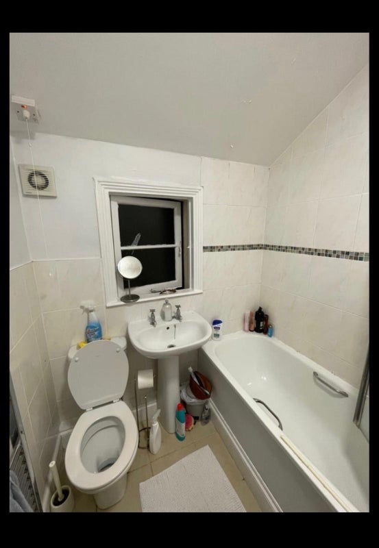 Room Dongola Road in Bristol
