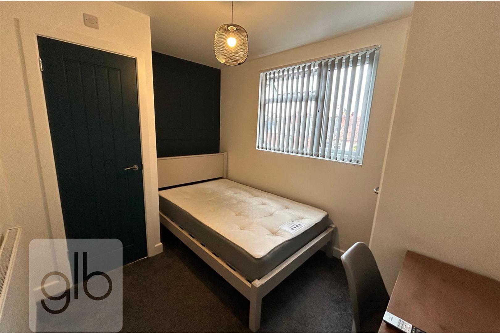 Room Humber Road in Coventry