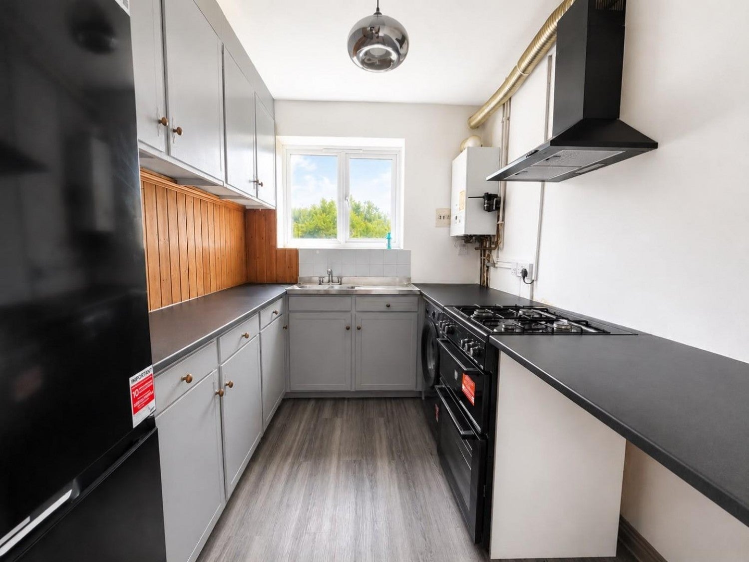 Flat Maple Court in Greater London