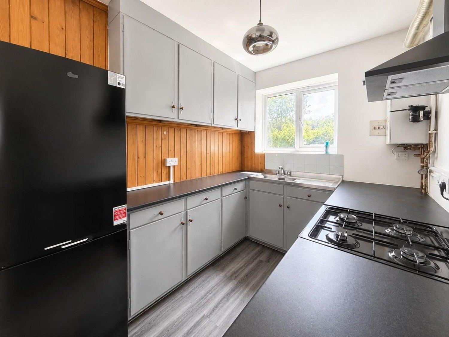 Flat Maple Court in Greater London