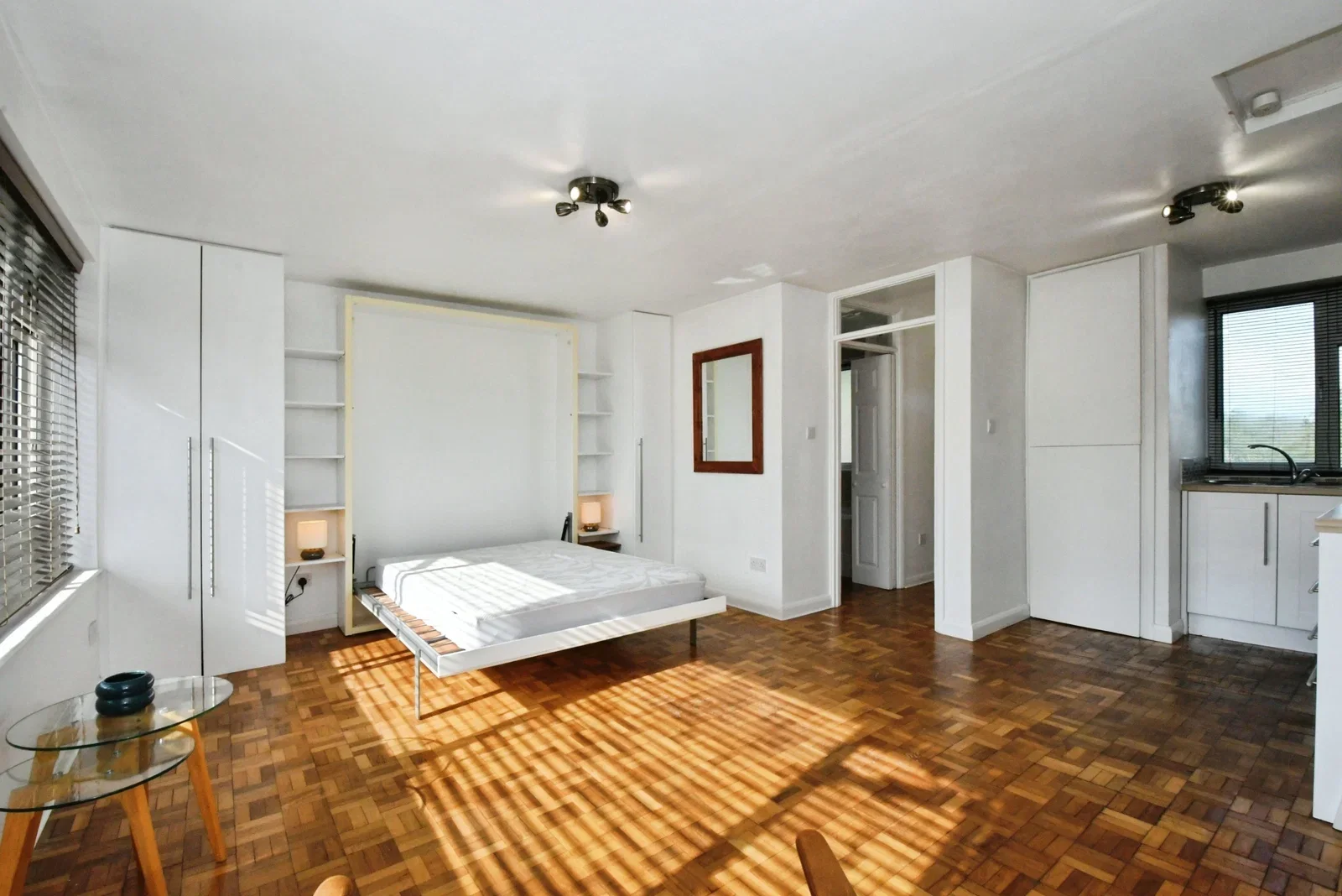 Flat Kneller Road in Greater London