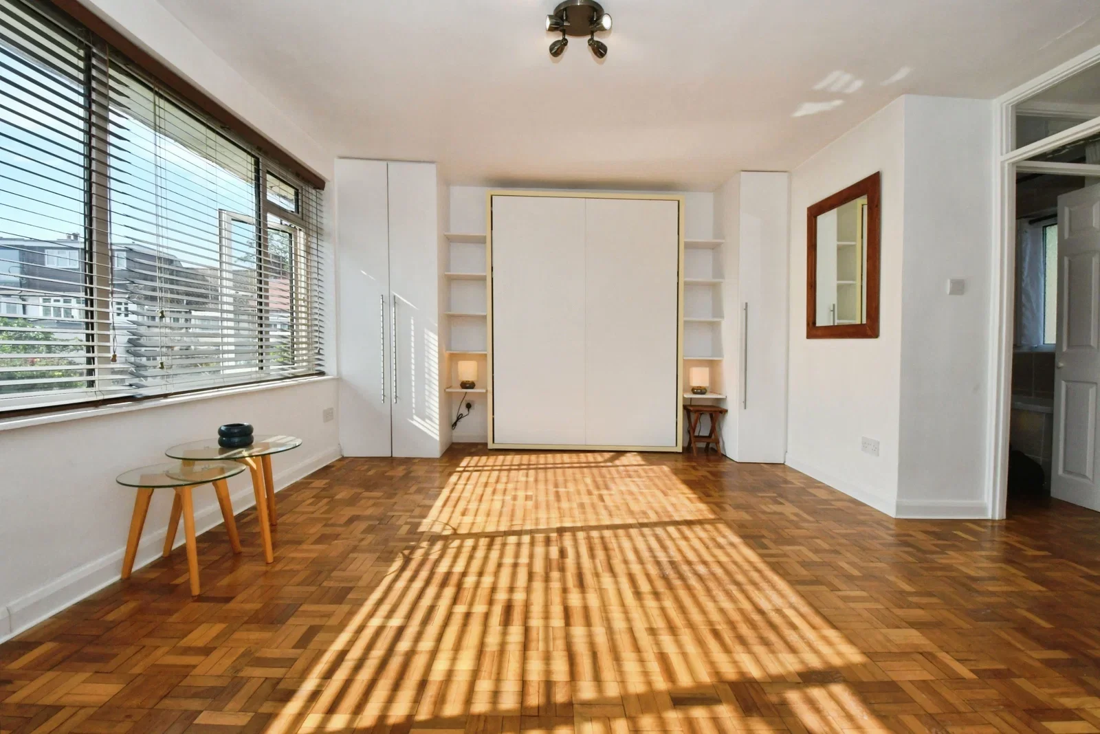 Flat Kneller Road in Greater London
