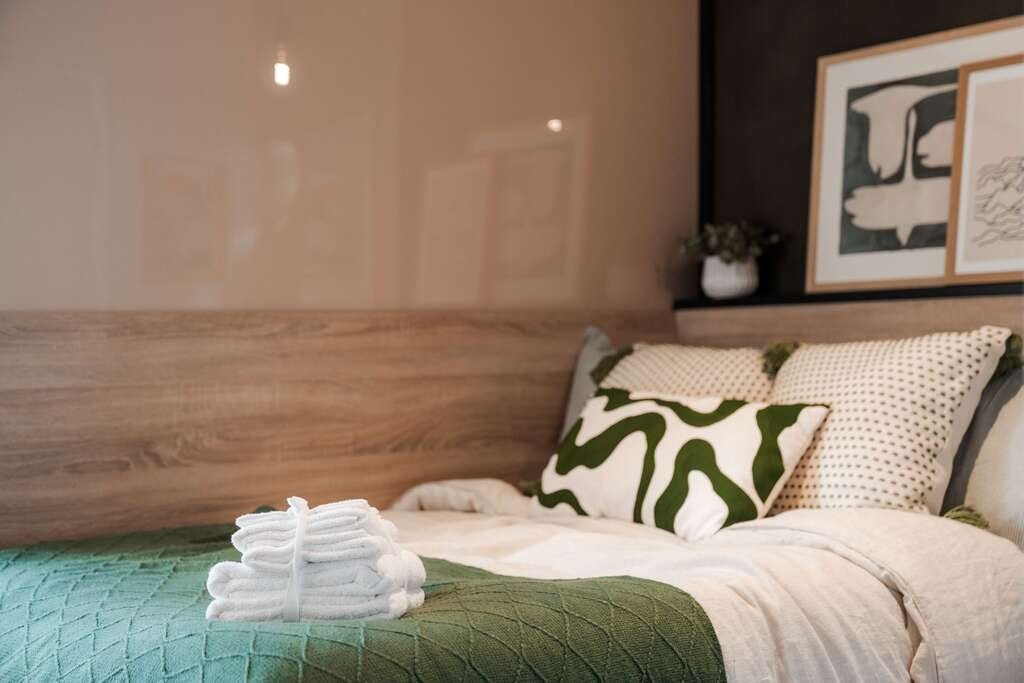 Room Avonmouth Street in Greater London