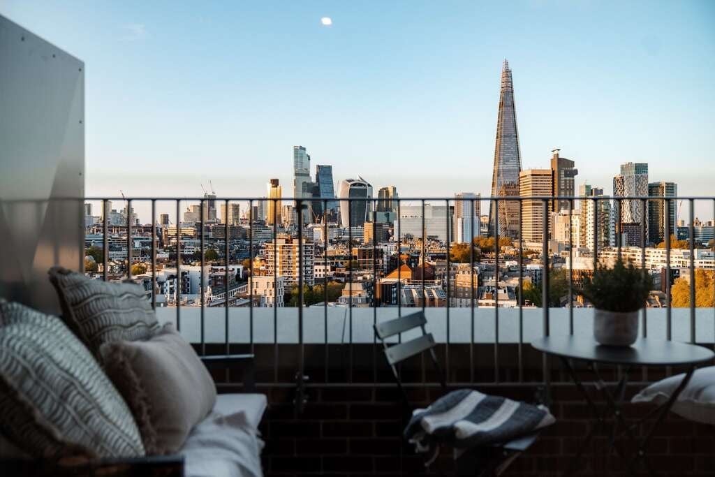 Room Avonmouth Street in Greater London